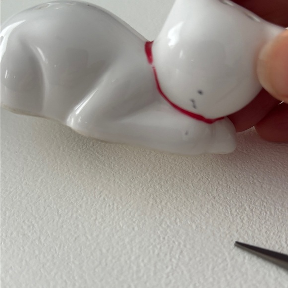 Vintage Mid-Century Ceramic Kitten/Cat Salt & Pepper Shakers, Red Bow Detail - Picture 14 of 16